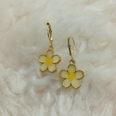 Gold Enamel Flower Earrings - Daisy White